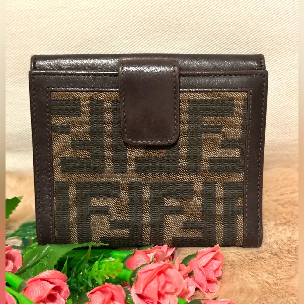 EUC - FENDI ZUCCA COMPACT LEATHER WALLET 🌟 AUTHENTIC 🌟